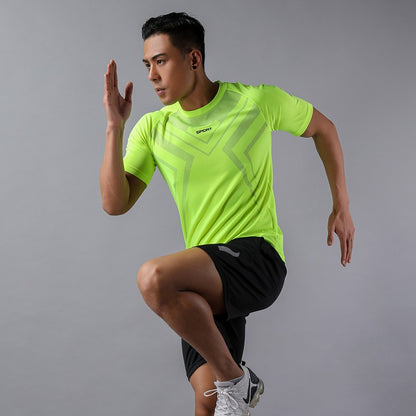 طقم ملابس رياضية سريعة الجفاف ومريحة للجري وتناسب اللياقة البدنية.