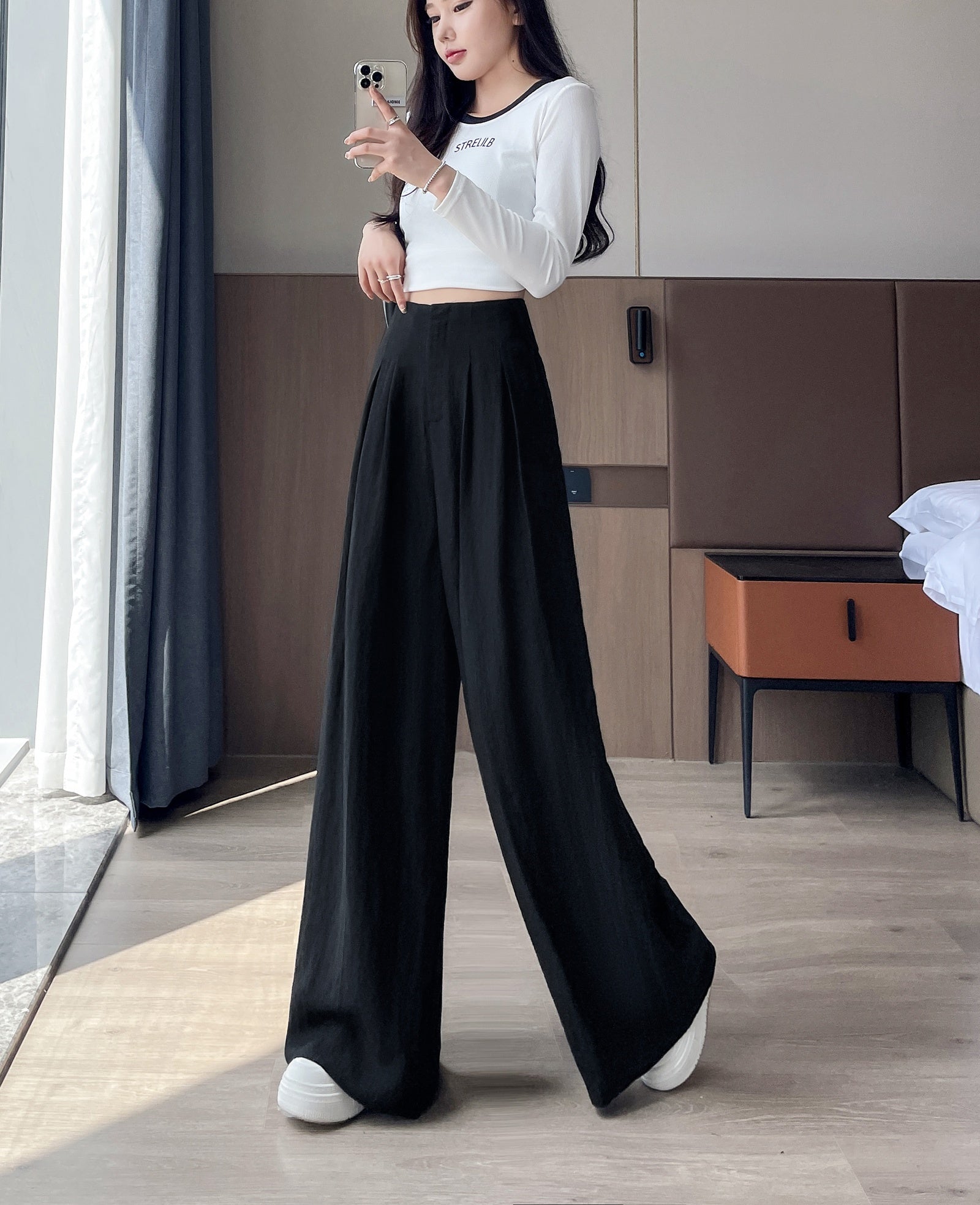 Wide-leg Trouser