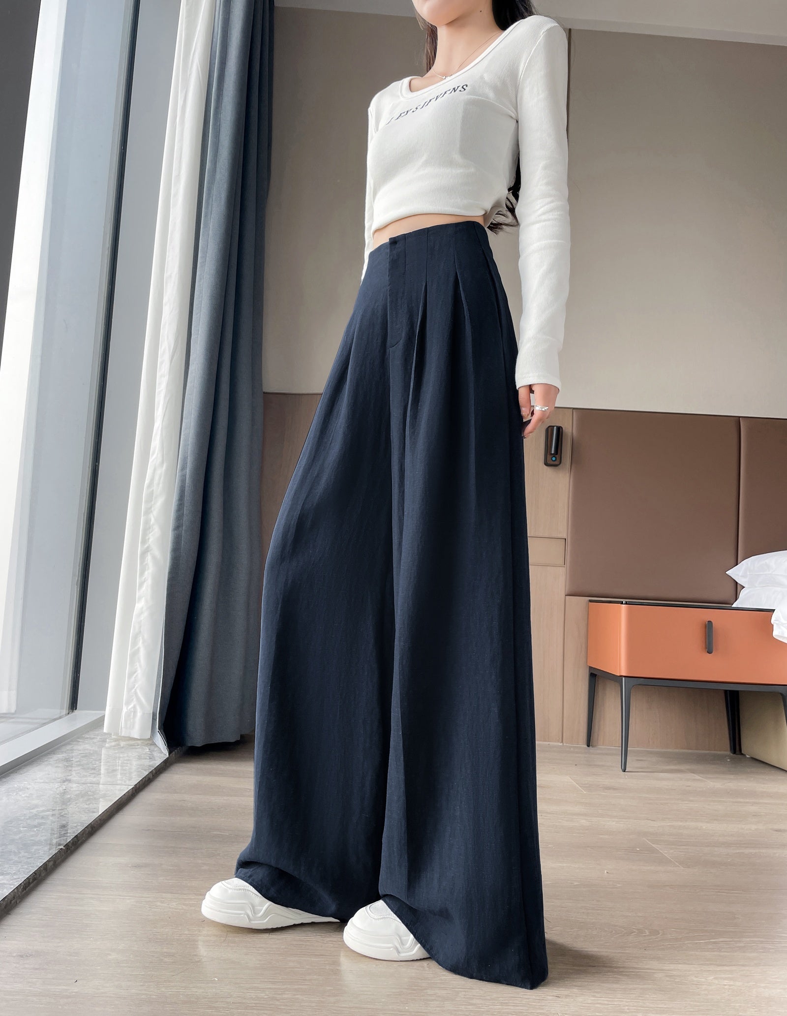 Wide-leg Trousers