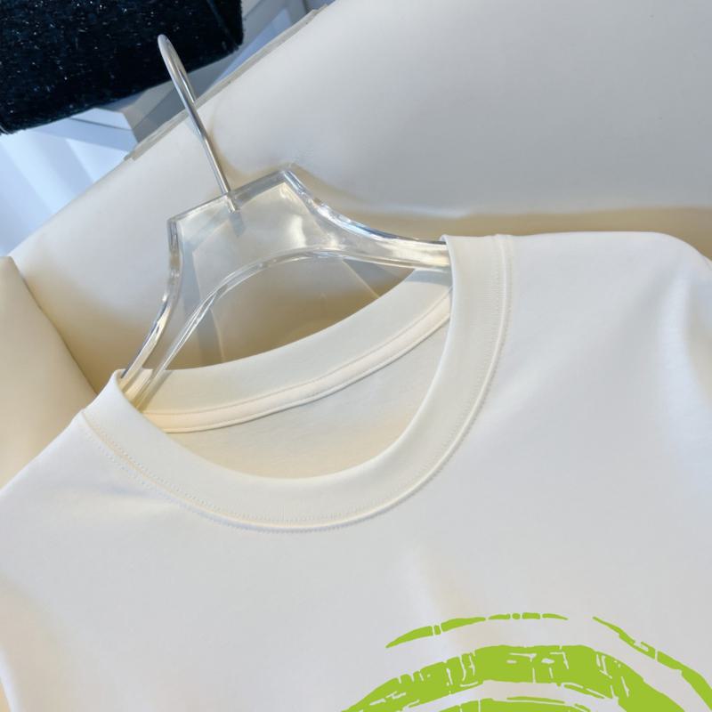 Camiseta de manga corta de algodón puro suelto con estampado de algodón peinado.