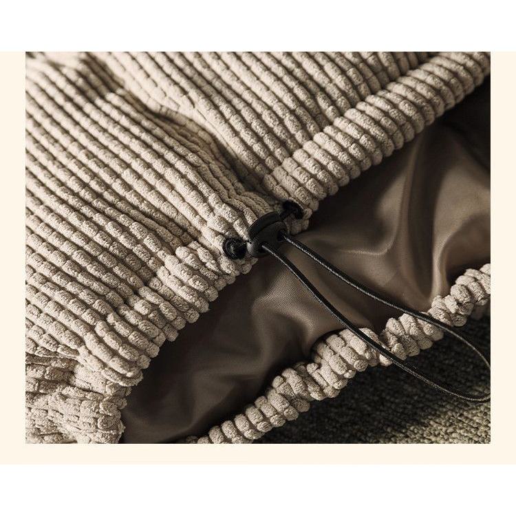 Abrigo acolchado de pana de corte holgado con detalle de etiqueta de cuello levantado