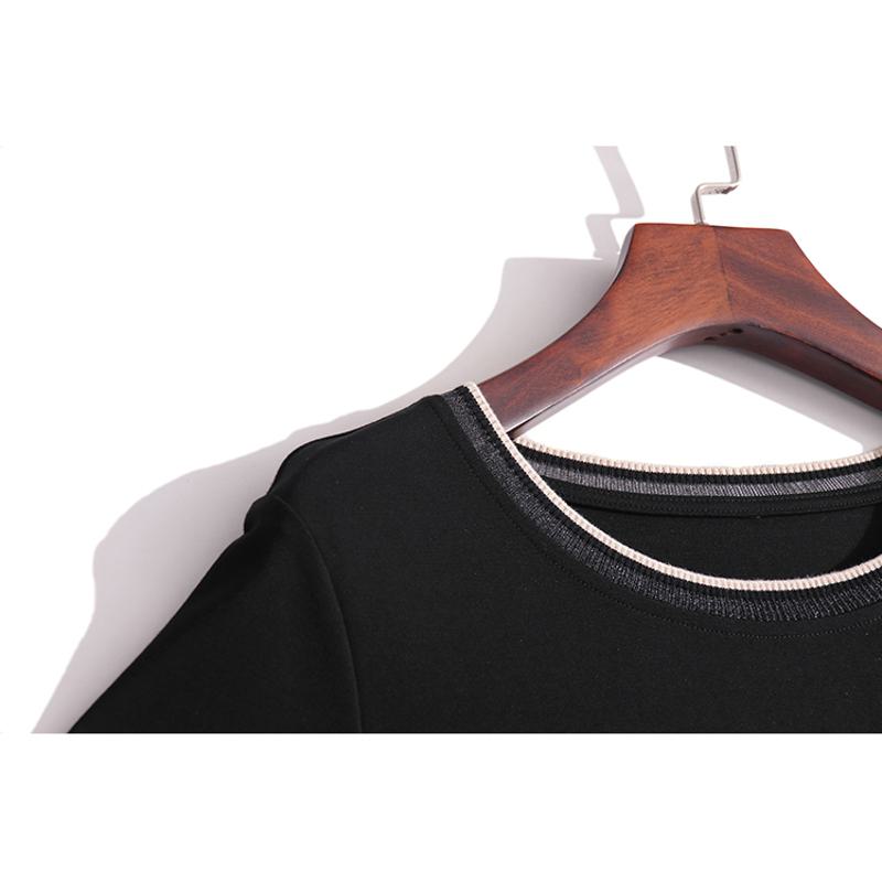Schwarzes lockeres T-Shirt aus reiner Baumwolle mit kurzen Ärmeln