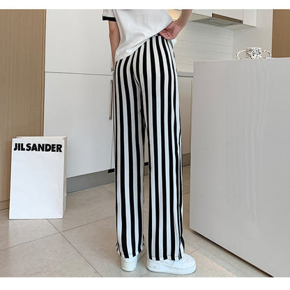 Pantalon large à rayures, taille haute, longueur jusqu'au sol et drapé polyvalent.