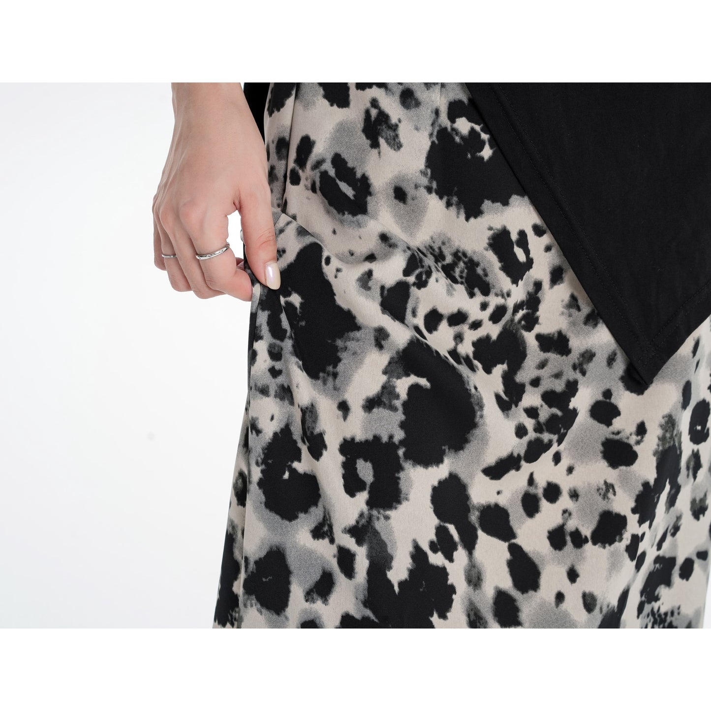 Falda de malla estampada de leopardo con cintura elástica y abertura dividida, de talle ajustado