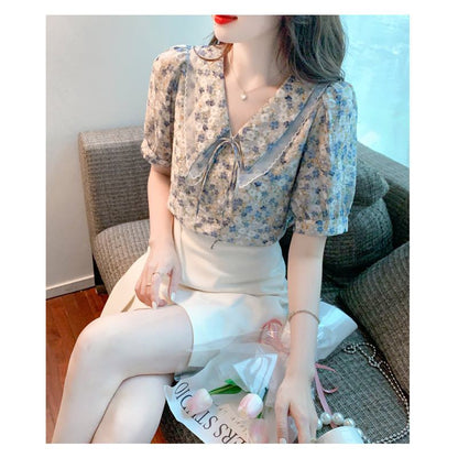 Feen-Bluse mit floralem Print, V-Ausschnitt und Chiffon-Schleifenkrawatte