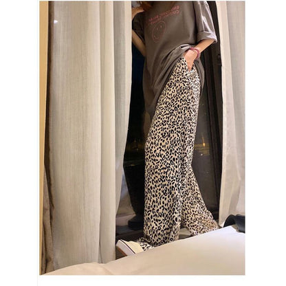 Pantalones estampados de leopardo de talle alto, rectos y versátiles para adelgazar.