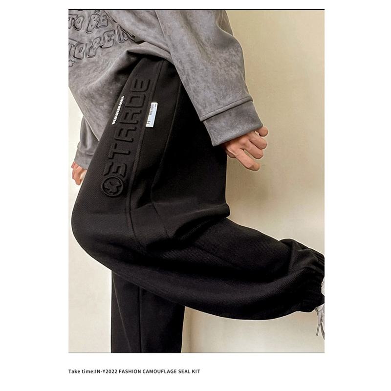 Locker sitzende, modische Strick-Sweatpants mit konischem Schnitt