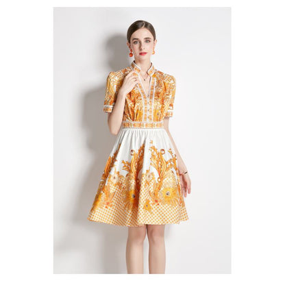 Leichtes, elastisches Print-Kleid im französischen Stil mit weitem Rock und V-Ausschnitt.