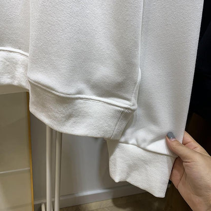 Rundhals-Sweatshirt aus Faux-Baumwolle mit dicken Streifen, bedruckt und ohne Fusseln.
