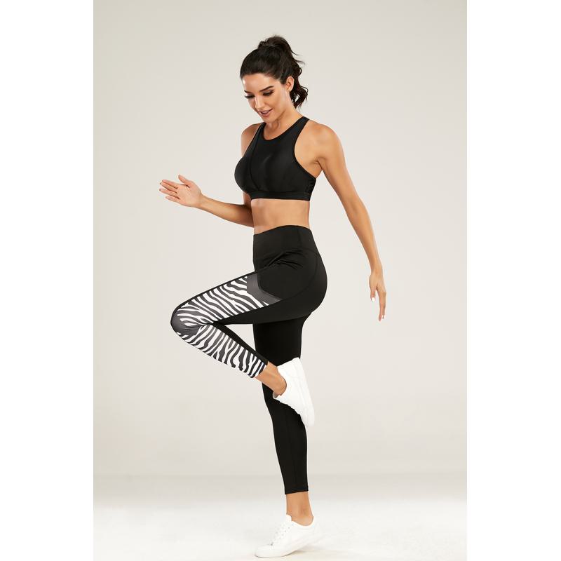 Leggings de sport tendance et ajustés pour le yoga et la course à pied, avec motif zèbre en noir et blanc.