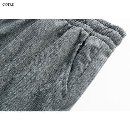 Lässige, konisch geschnittene, locker sitzende Strick-Sweatpants im Street-Style.
