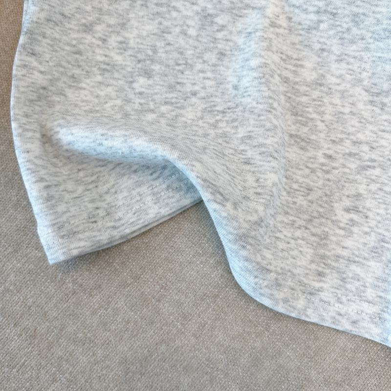 Camiseta de manga corta de algodón y elastano de corte ajustado.