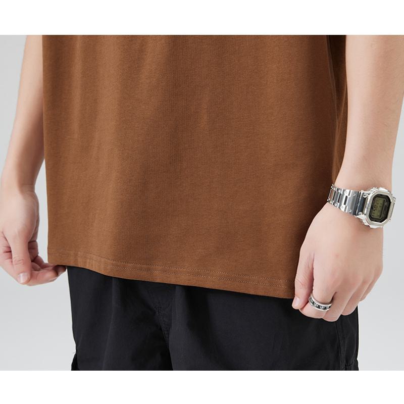 T-shirt confortable et polyvalent en coton pur à manches courtes et col rond avec imprimé.