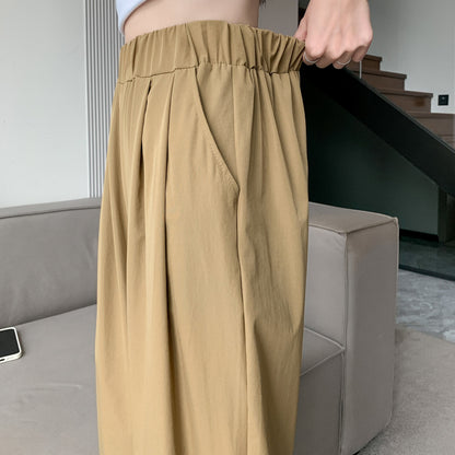 Pantalon coupe droite ample avec poches, solide et polyvalent, jusqu'à la cheville.