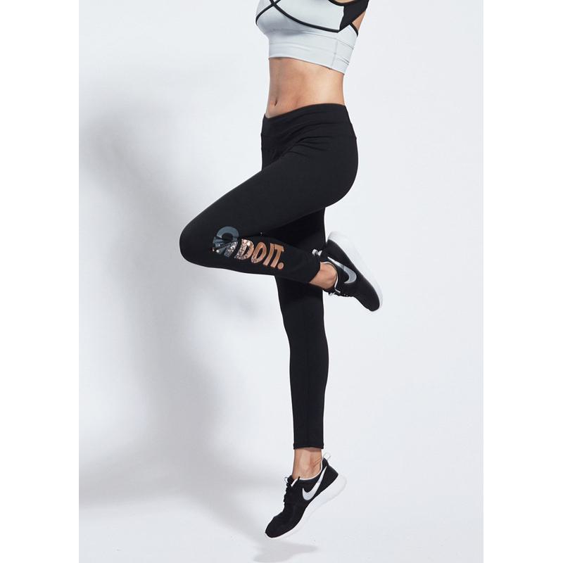 Leggings deportivos con estampado de lámina elástica de yoga y letras de fitness