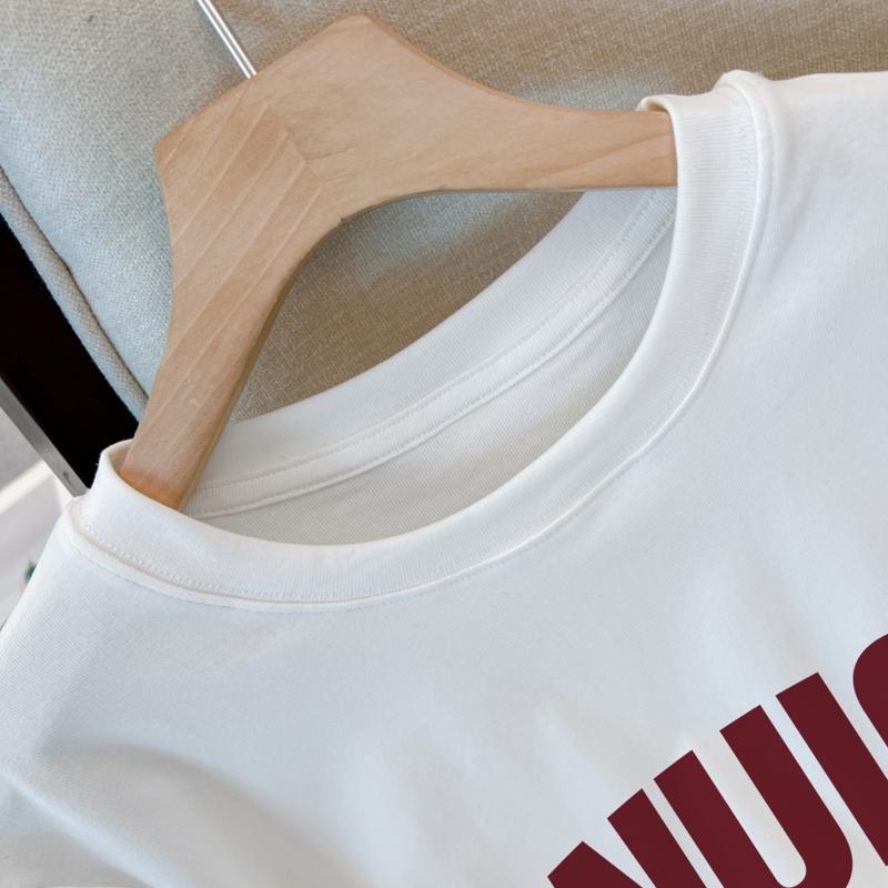 Camiseta de manga corta de algodón y elastano de corte ajustado.