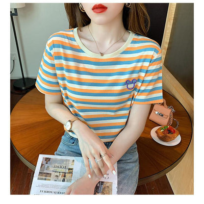 Camiseta de manga corta suelta con cuello redondo versátil y rayas bordadas, anti-envejecimiento.