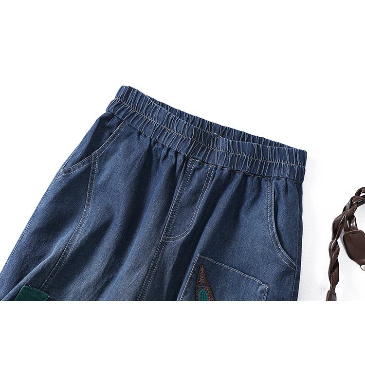 Weite Capri-Jeans mit Stickerei, schmale Passform und lockerem Schnitt