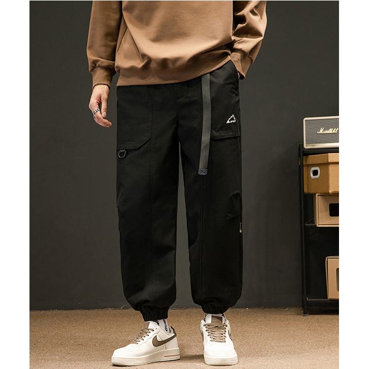 Pantalones de carga cónicos de ajuste holgado con bolsillos diagonales elásticos.