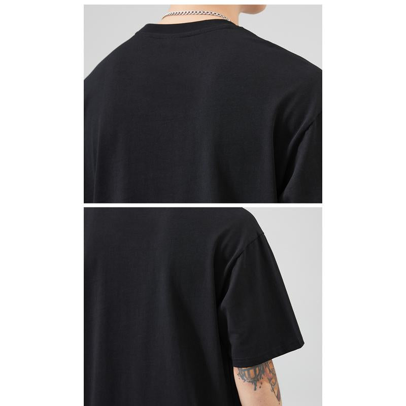 Kurzarm-T-Shirt aus reiner Baumwolle mit Rundhalsausschnitt und seidig schimmerndem, vielseitigem Druck.