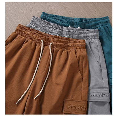Vielseitige Arbeits-Shorts mit Kordelzugbund und aufgesetzter Tasche, geeignet für verschiedene Anlässe.
