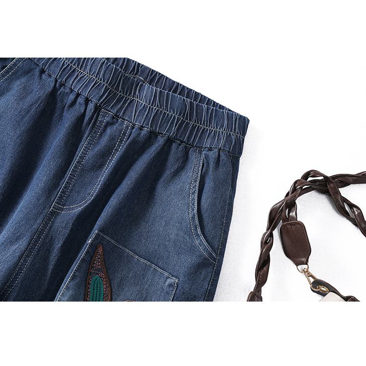 Jeans Capri de Pierna Ancha con Bordado, Corte Ajustado y Holgado
