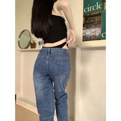 Bikini-Jeans mit niedriger Taille, geradem Bein und Fake Two-Piece
