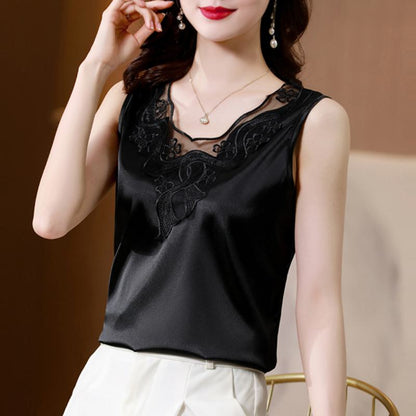 Silky Simulation Plus Lace Worn Outside Loose-Fit Sleeveless Satin Finish Tank Top