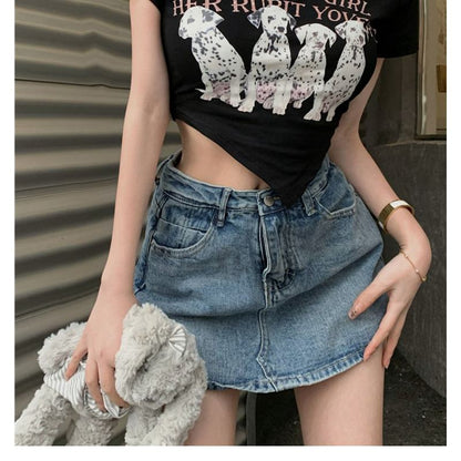 T-shirt court noir avec imprimé irrégulier de fille épicée