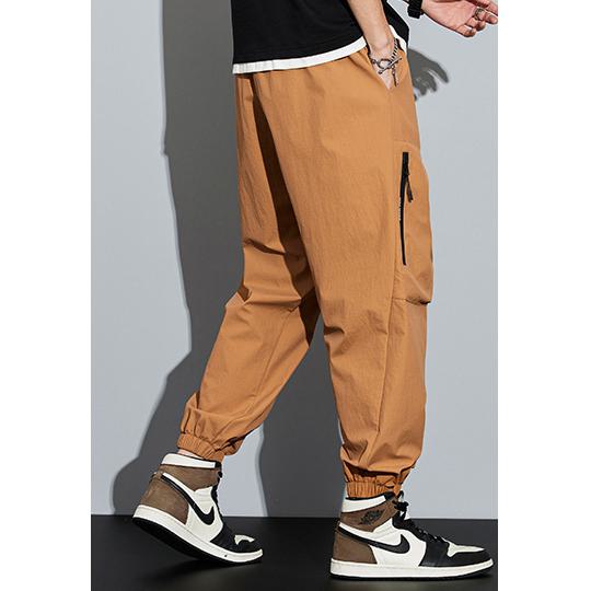 Pantalon cargo solide avec poches zippées et coupe fuselée