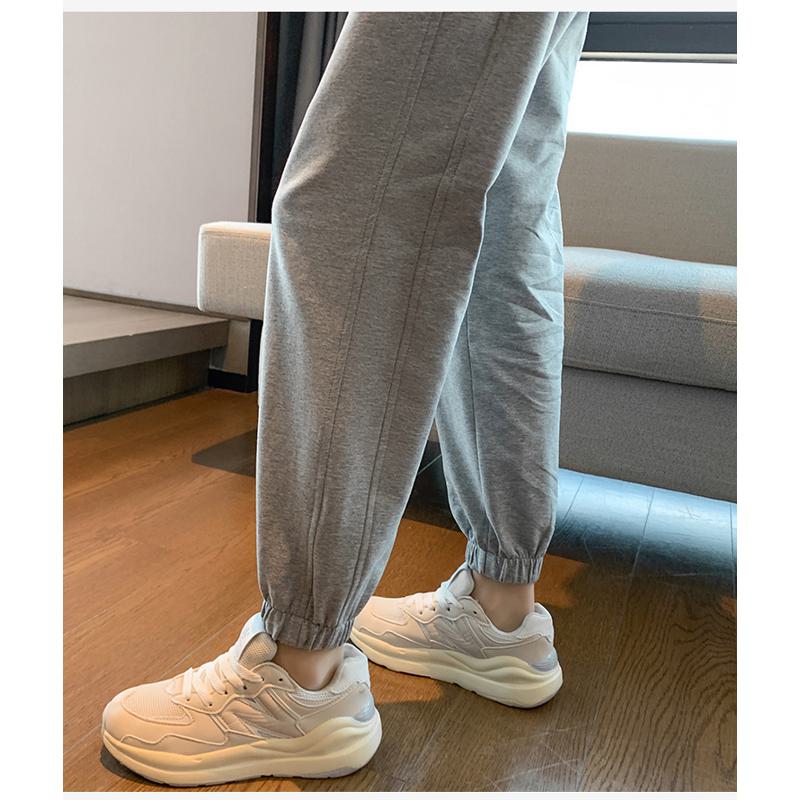 Pantalones deportivos rectos de corte holgado y adelgazante para tallas grandes.