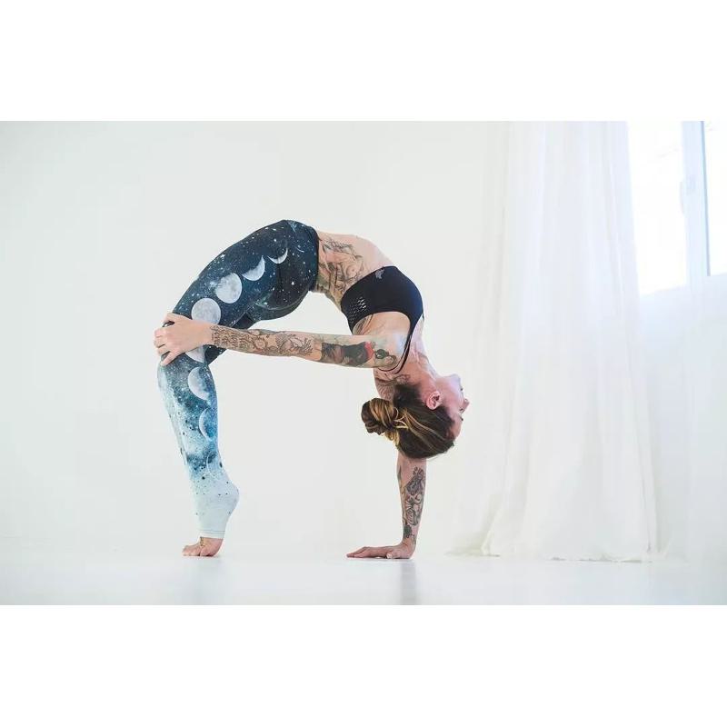 Leggings deportivos de yoga de secado rápido con colores contrastantes y degradado de cintura alta para exteriores.