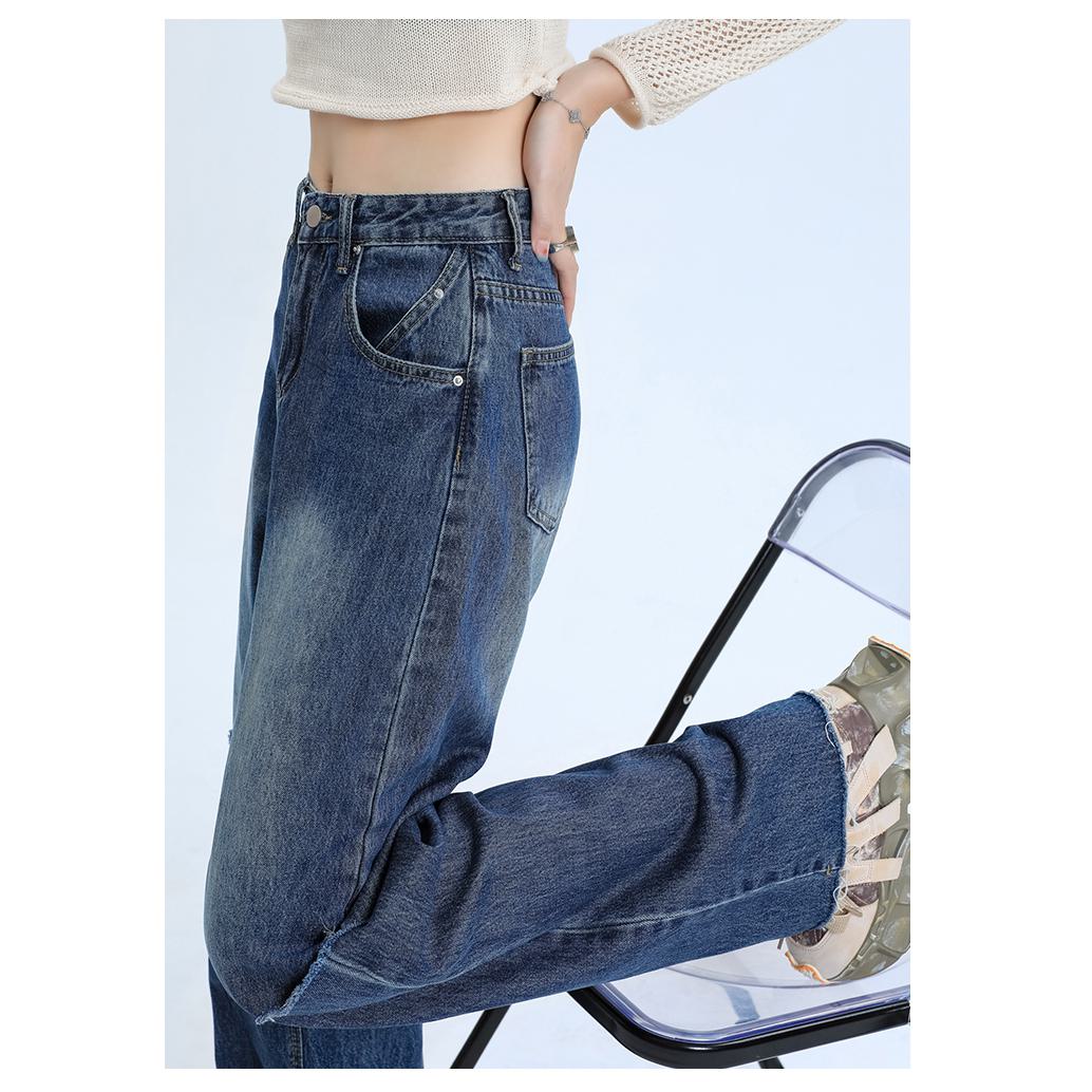 Locker sitzende, verwaschene, vielseitige Straight-Leg-High-Waist-Jeans im Street-Style.