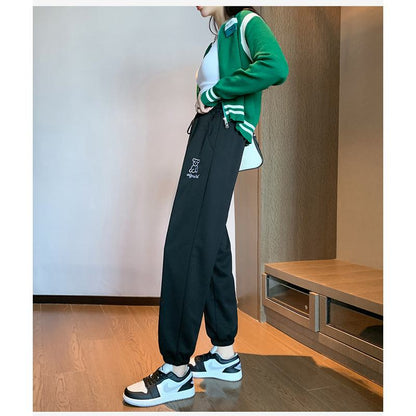 Pantalones deportivos versátiles y ajustados que adelgazan y tienen un corte holgado.