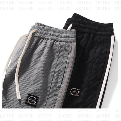 Pantalon en velours côtelé, coupe ample, taille élastique et resserrée.