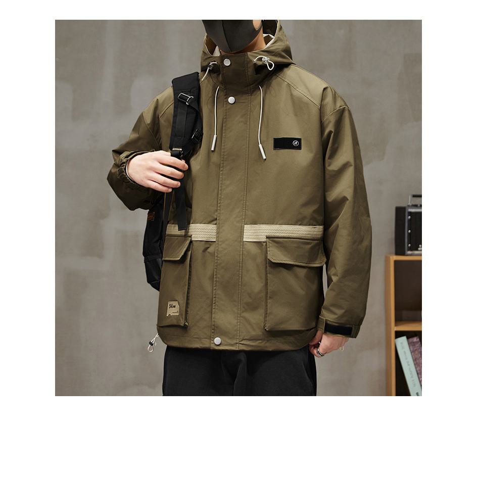 Workwear-Stil Wind- und regendichte Kapuzenjacke mit aufgesetzter Tasche und Patchwork-Design.