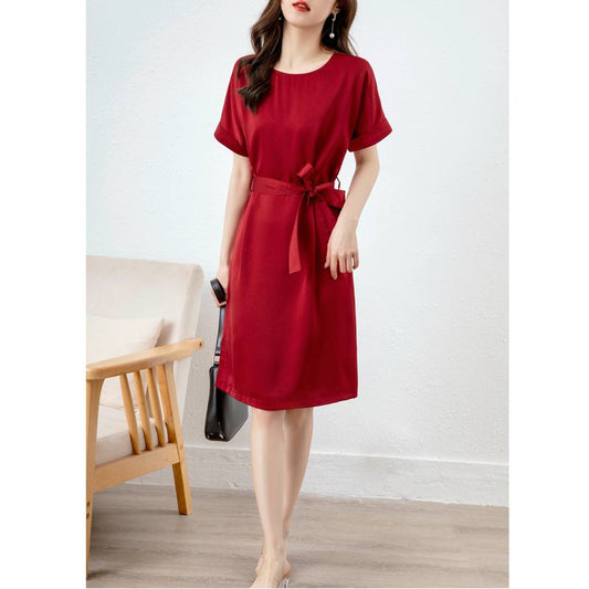Schickes Rotes Elegantes Tailliertes Kleid mit Gürtel