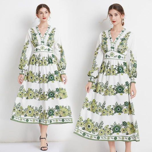 Robe imprimée à fleurs, style rétro, avec jupe ample à taille haute et décolleté en V qui affine la silhouette, idéale pour les vacances.