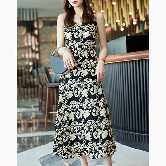 Elegantes und vielseitiges Schwarz-Weiß-Kleid mit Cami-Chic-Blumenmuster
