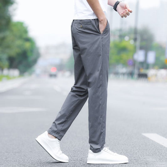 Pantalones rectos ajustados y ligeros de corte slim-fit y transpirables