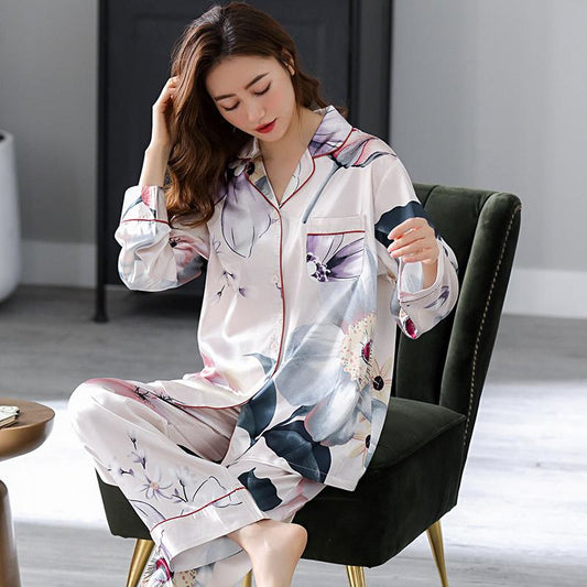 Conjunto de pijama de seda cómodo con estampado de flores y bolsillo delantero con botones.