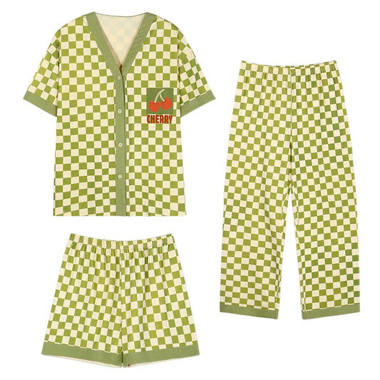 Ensemble pyjama vert en coton à boutons, motif cerise, trois pièces.