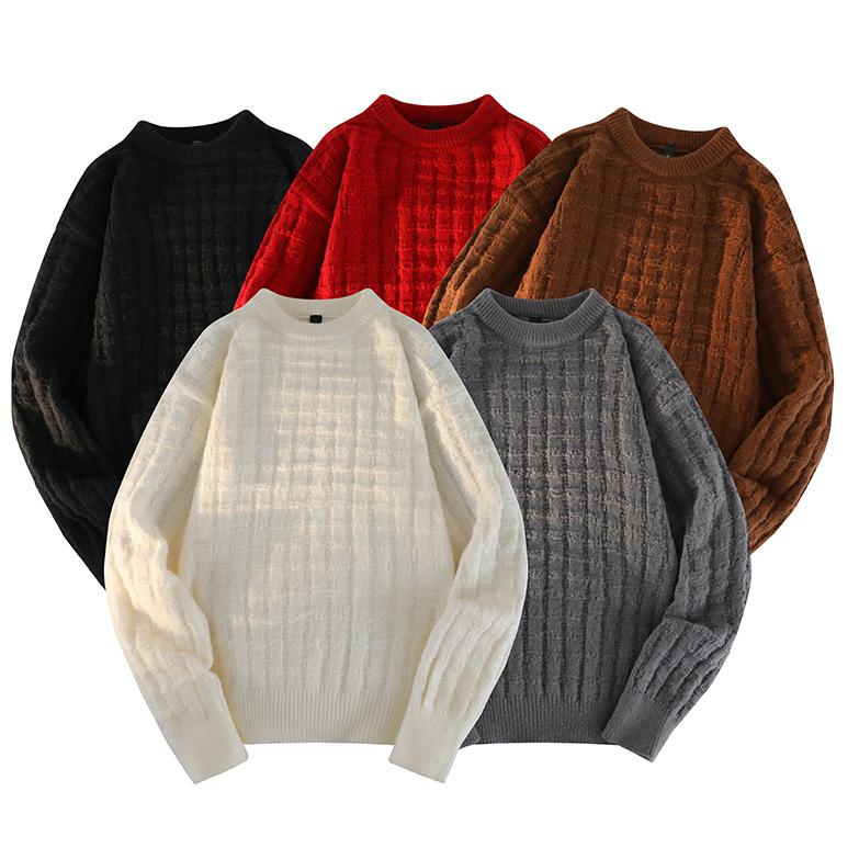 Pull tricoté décontracté à encolure ras du cou et coupe ample.