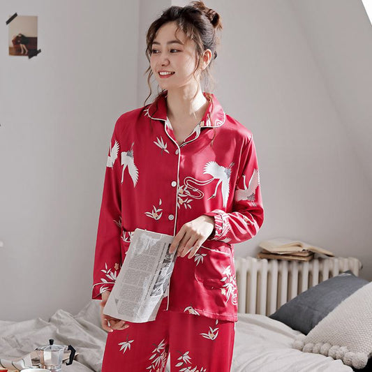 Seiden-Pyjama-Set mit Knopfleiste, Brusttasche und Kragen