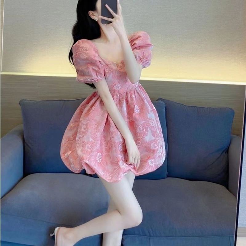 Gentle Slimming Height Enhancing Solid Bubble Sleeve Dress