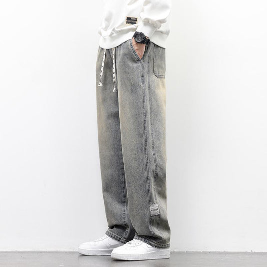 Lässige, vielseitige, lockere und gerade geschnittene, gewaschene Trend-Jeans.