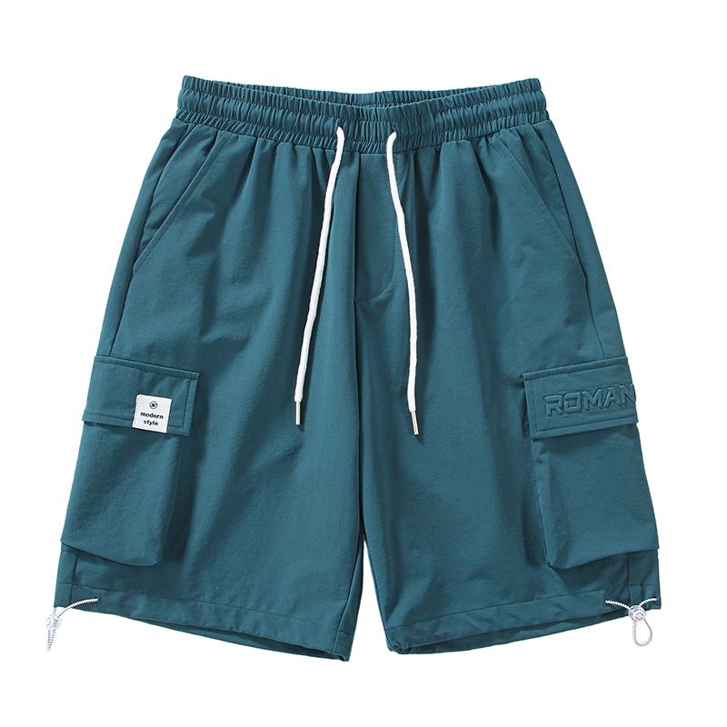 Vielseitige Arbeits-Shorts mit Kordelzugbund und aufgesetzter Tasche, geeignet für verschiedene Anlässe.