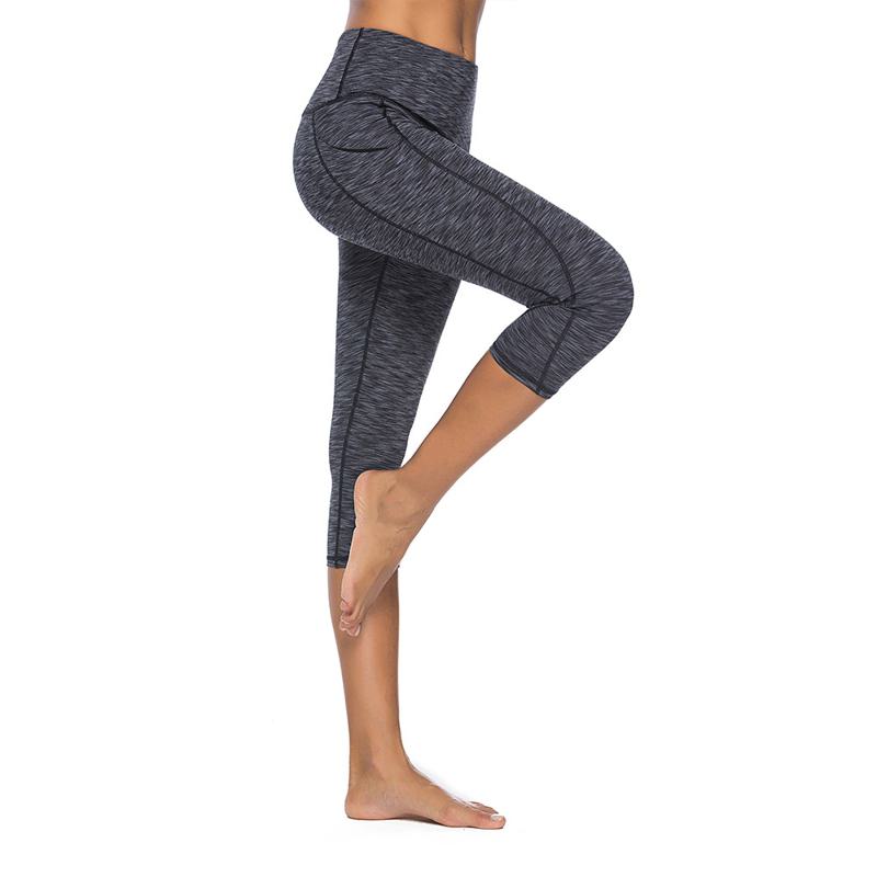 Dreiviertel-Fitness-Yoga-Sport-Leggings mit elastischer Tasche.