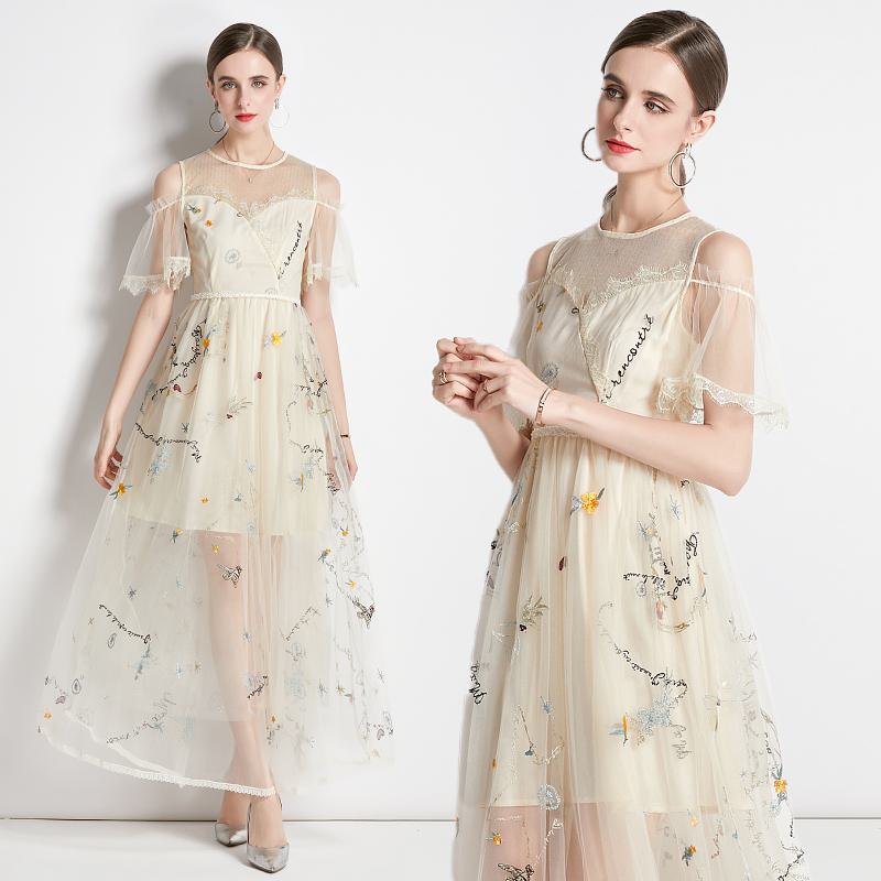 Zartes französisches Stil-Mesh-Kleid in Einfachheit