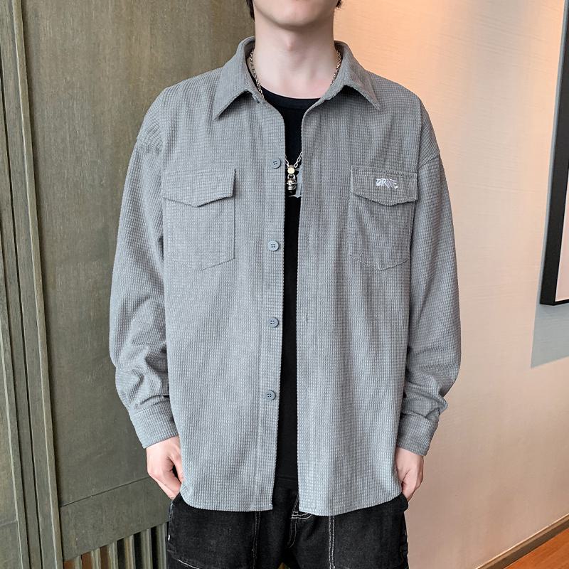 Camisa de manga larga suelta y casual con bolsillo parcheado